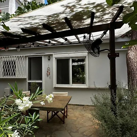 Apartment Antonis's Garden House *